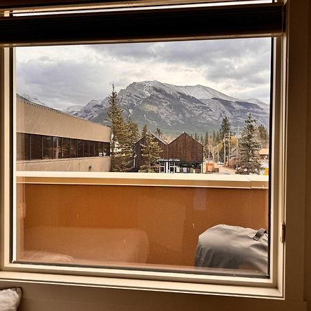 Ravens Crest Lodge - Stunning Views Perfectly Located On Main Street Canmore Zewnętrze zdjęcie