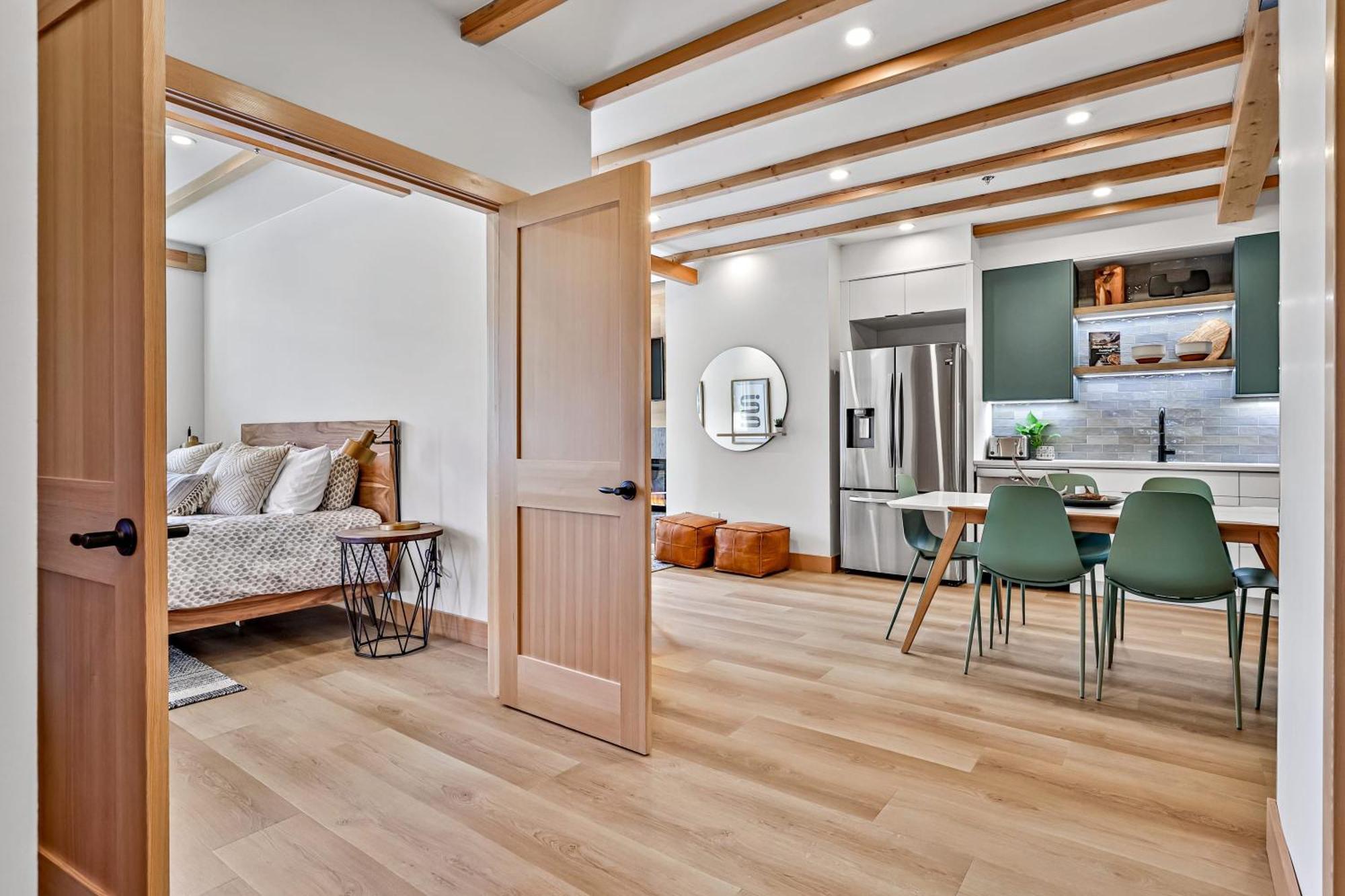 Ravens Crest Lodge - Stunning Views Perfectly Located On Main Street Canmore Zewnętrze zdjęcie