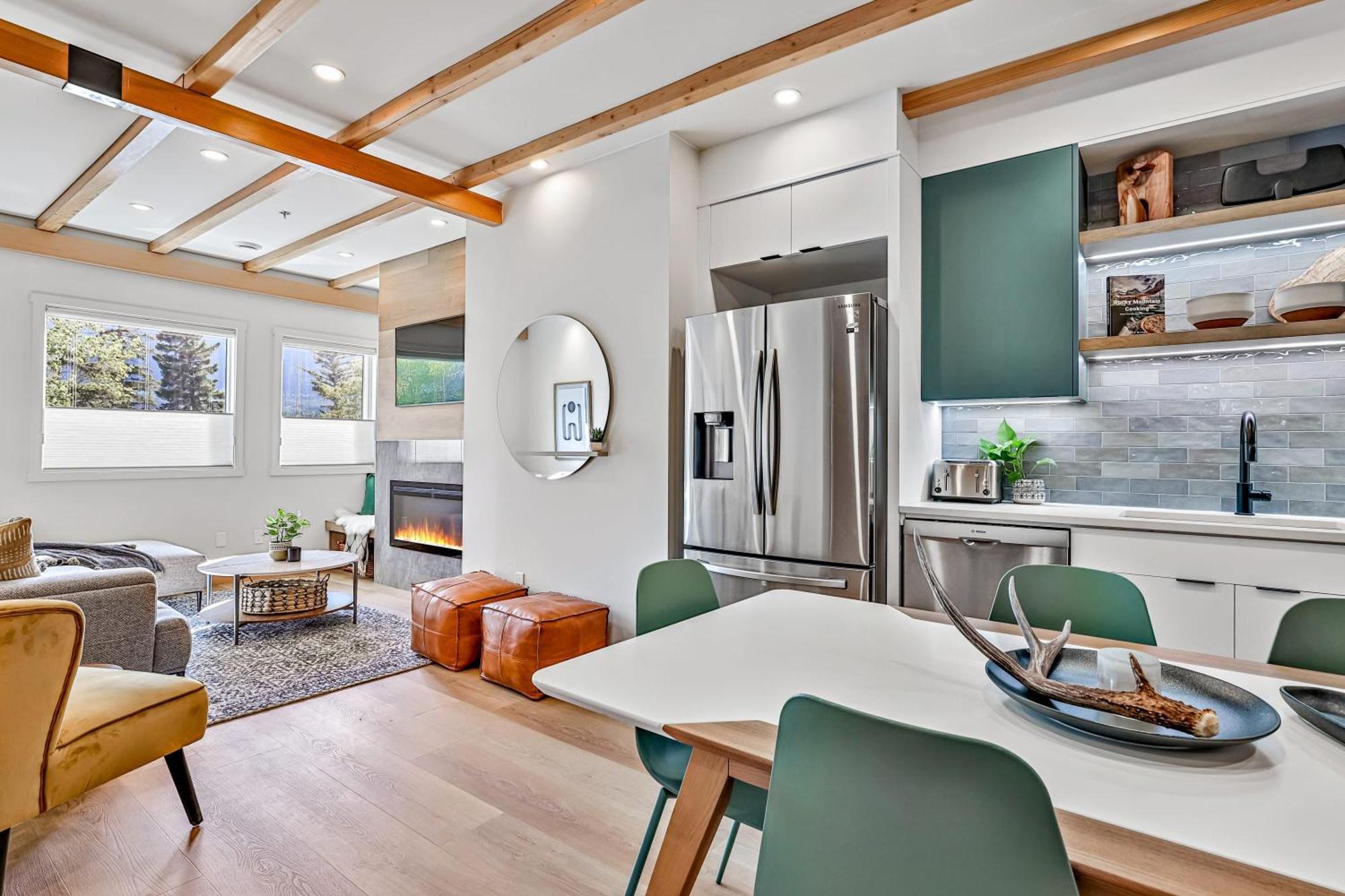 Ravens Crest Lodge - Stunning Views Perfectly Located On Main Street Canmore Zewnętrze zdjęcie