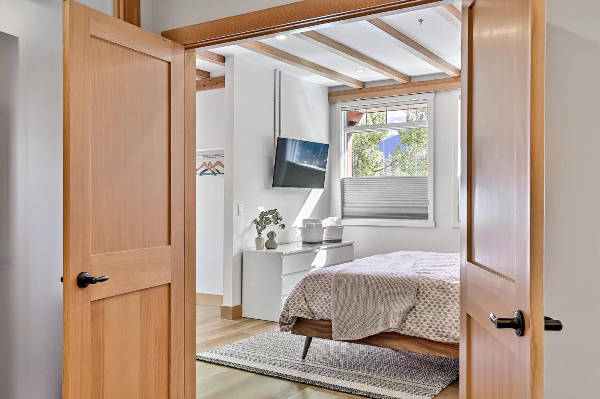 Ravens Crest Lodge - Stunning Views Perfectly Located On Main Street Canmore Zewnętrze zdjęcie