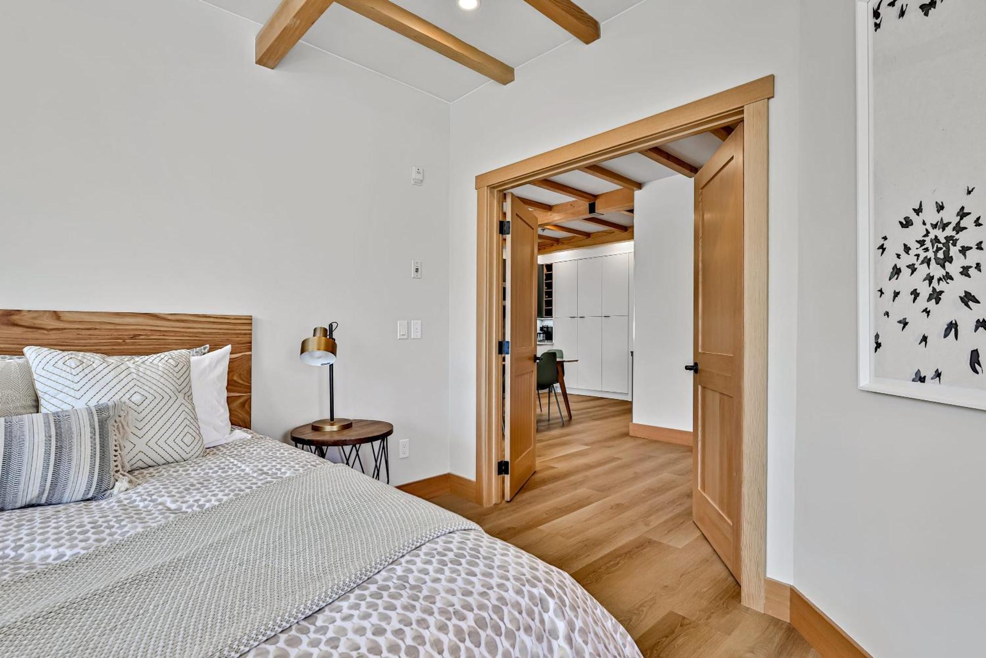 Ravens Crest Lodge - Stunning Views Perfectly Located On Main Street Canmore Zewnętrze zdjęcie